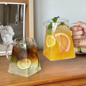 Petit pichet en verre